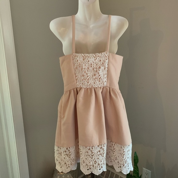 🆕 ENGLISH FACTORY Sleeveless Lace Contrast Dress - Picture 8 of 8